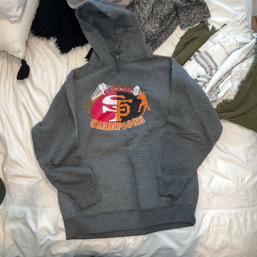 XL San Francisco Giants and 49ers sweatshirt